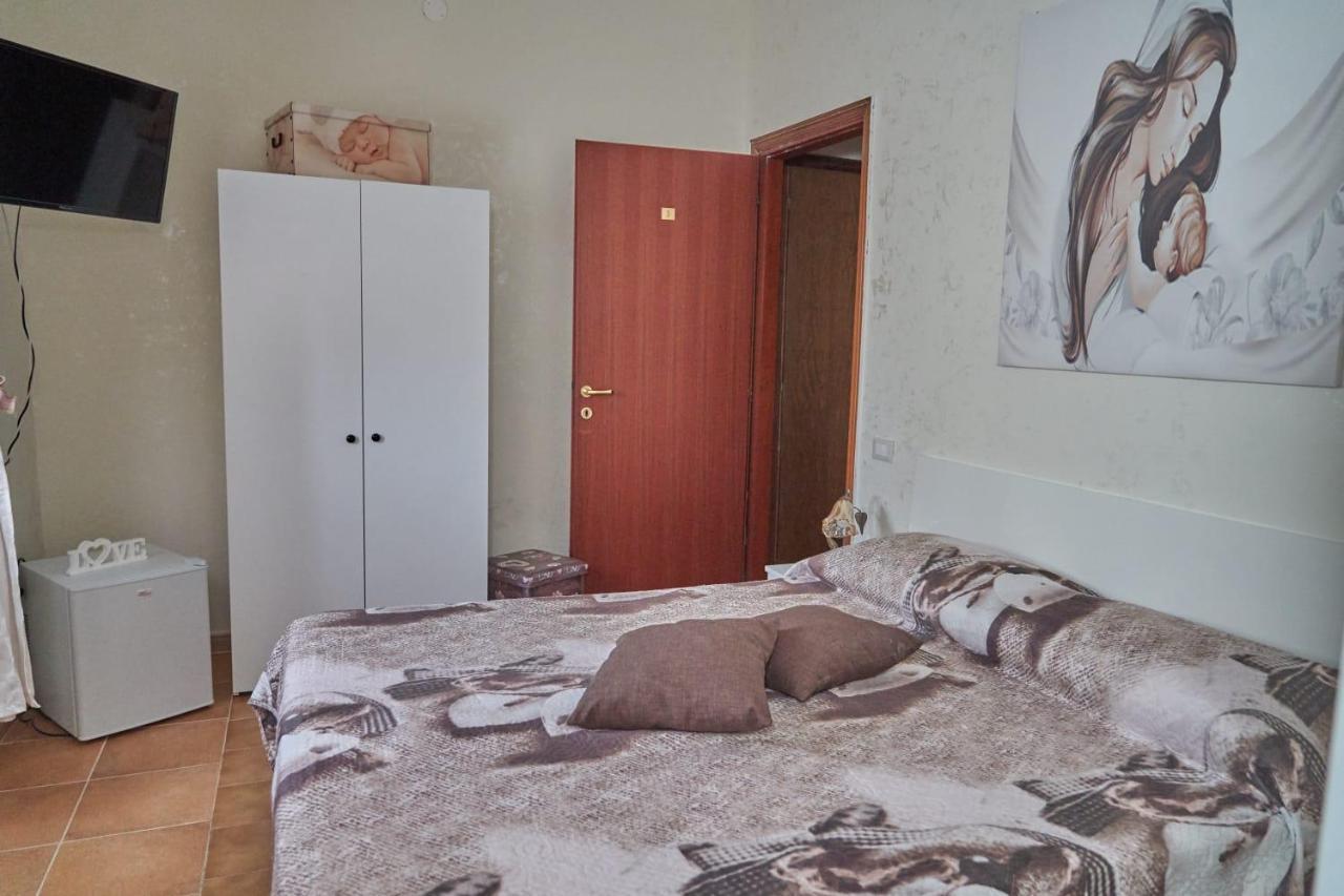 Le Stanze Di Ricci - Affittacamere Low Cost Lesina Eksteriør billede